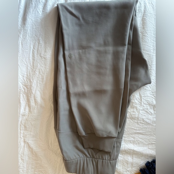 Grey Lululemon joggers size 6 - Picture 4 of 4